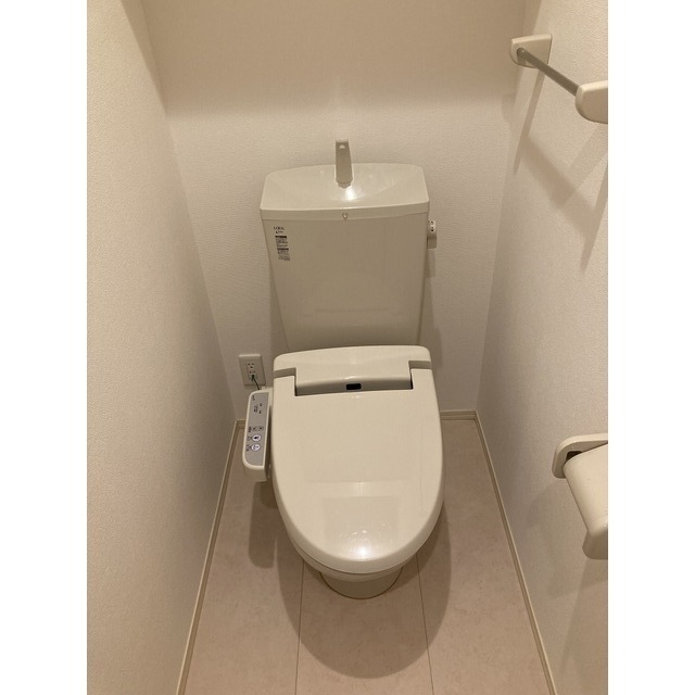 東急池上線 池上駅 徒歩14分 3階建 築13年のトイレ写真