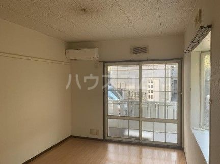 ウィンディア国分寺の居間写真