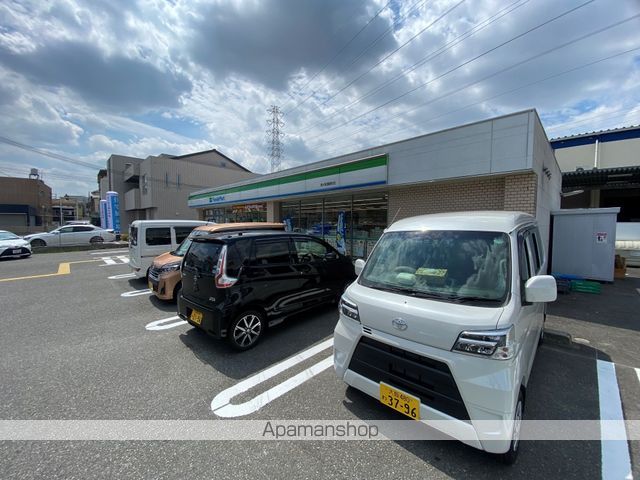 コンビニ　ファミリーマート（コンビニ）まで1208m
