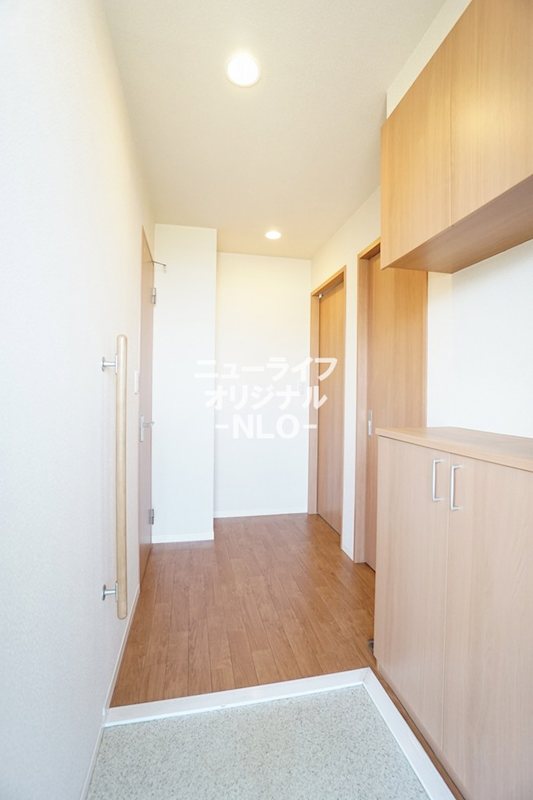 玄関　使い勝手が良く、収納力にも優れたシューズボックス付き☆