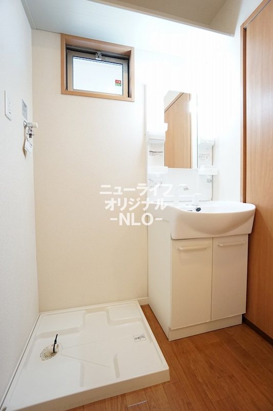 洗面設備　身支度はもちろん、シンク周りのお掃除にも役立つ洗髪洗面台☆
