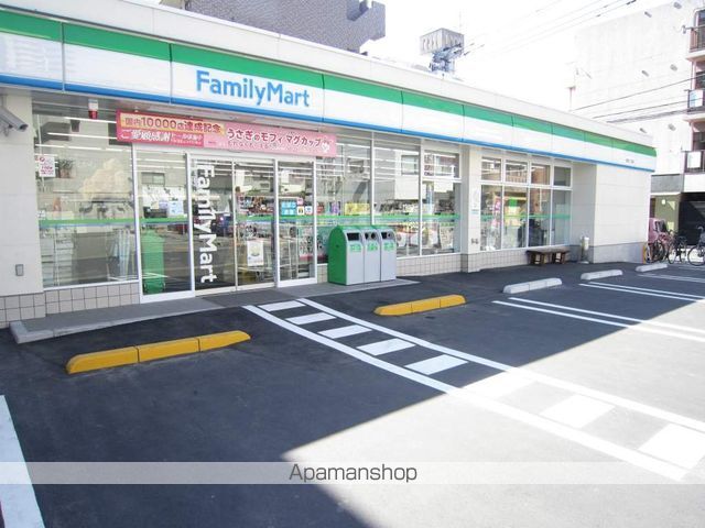 コンビニ　ファミリーマート（コンビニ）まで1055m