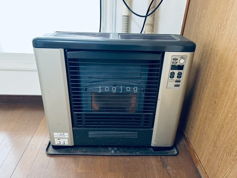 その他設備　冬はあったか石油ストーブです。