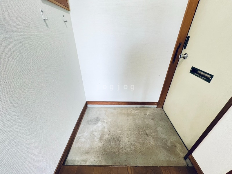 玄関　明るい開放的な玄関です。