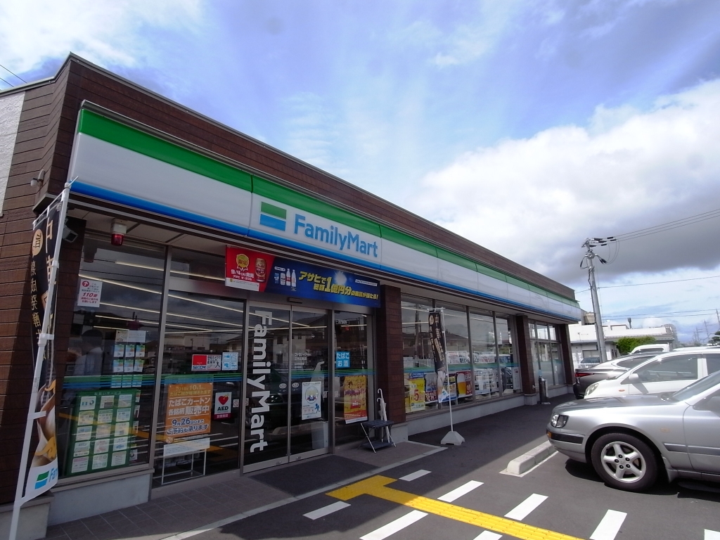 コンビニ　ファミリーマート三木広野店（コンビニ）まで801m