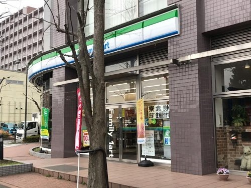 コンビニ　ファミリーマート 八王子みなみ野駅前店（コンビニ）まで618m