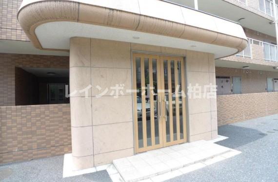 エントランス　建物の内部です
