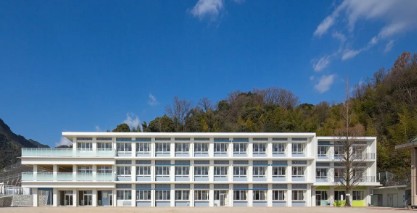 小学校　中央区立京橋築地小学校（小学校）まで293m