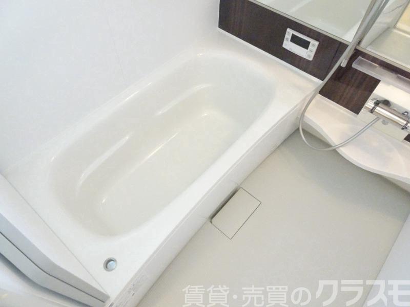 バス・シャワールーム　浴室乾燥機＆追焚機能付き広々バスルーム♪