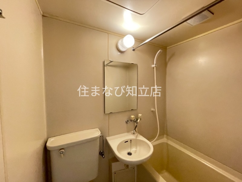 洗面設備　別室同型写真