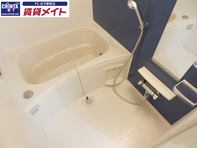 バス・シャワールーム　同型反転タイプです。