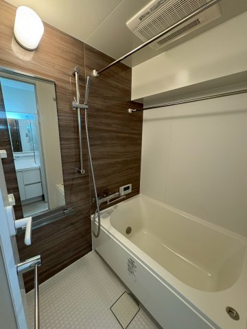 バス・シャワールーム　コンパクトで使いやすいお風呂です