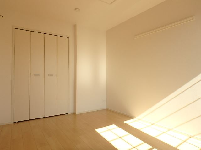 その他部屋・スペース　各洋室にはそれぞれ収納スペースがあります。