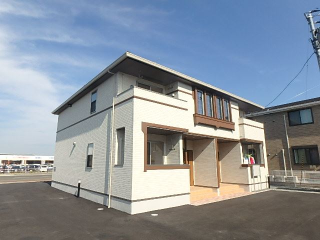 建物外観　２０１５年築のアパートです。