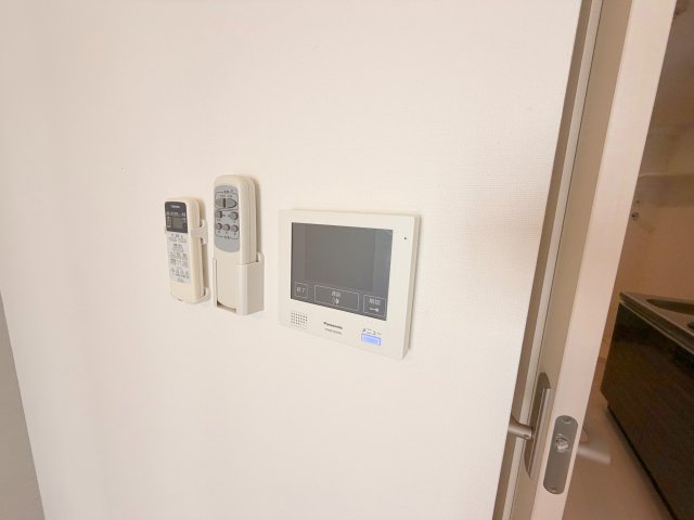 セキュリティ　TVモニターホンで来客が誰か確認してから開けて下さいね
