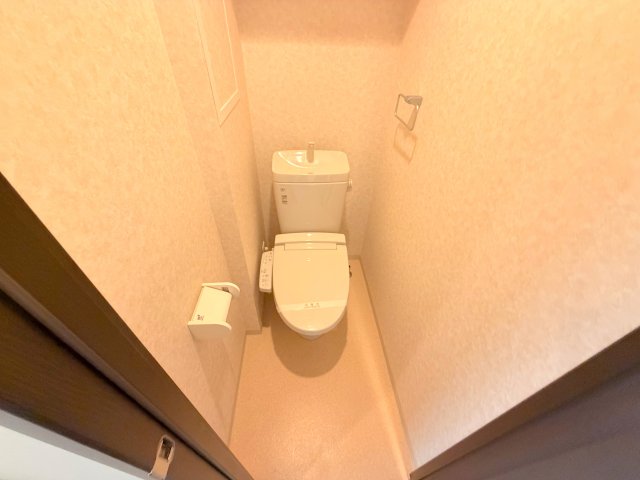 トイレ　綺麗なトイレにはウォシュレット標準装備です。