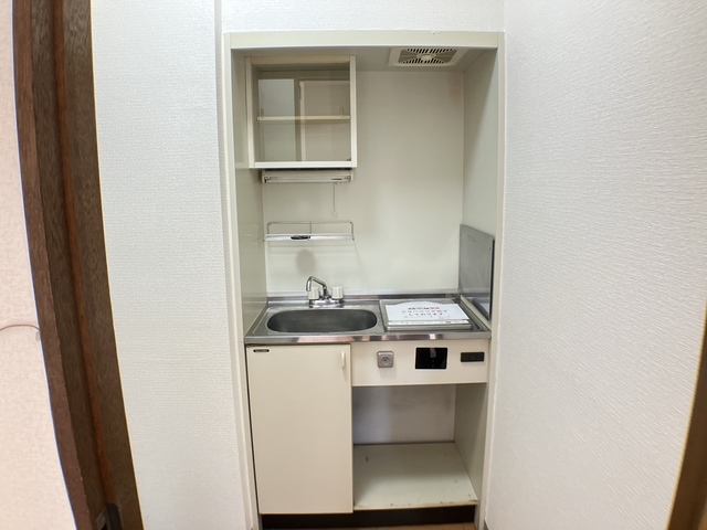 キッチン　※補修前の参考画像の為、設備等は現況優先．．．