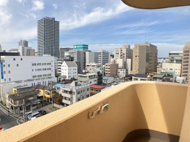 バルコニー　※補修前の参考画像の為、設備等は現況優先．．．