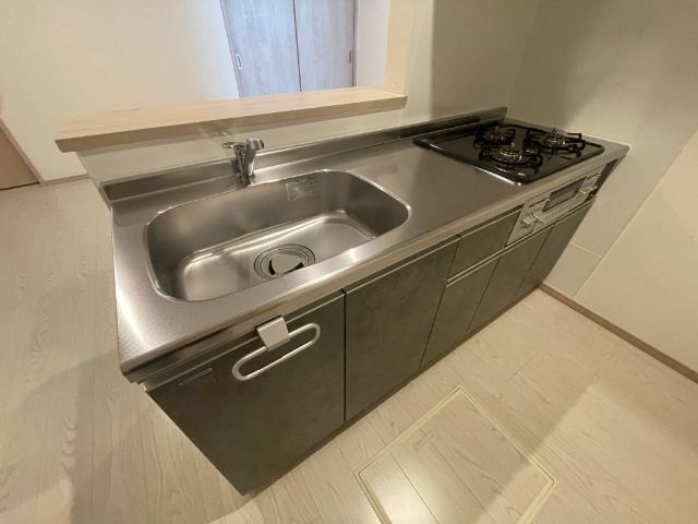 キッチン　３口コンロのシステムキッチン