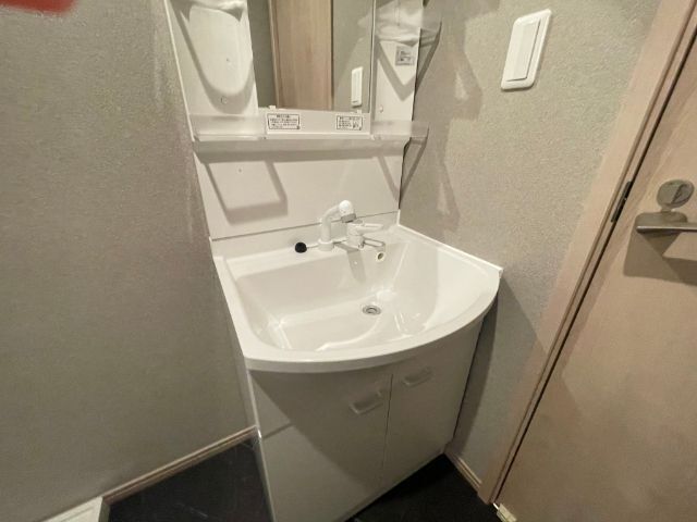洗面設備　独立洗面化粧台です