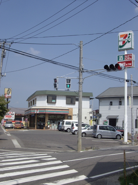 コンビニ　セブンイレブン名倉店（コンビニ）まで221m