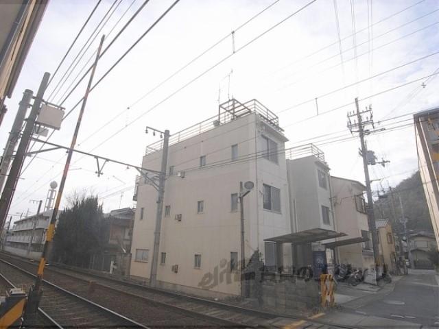 京都市左京区山端滝ケ鼻町のマンションの建物外観