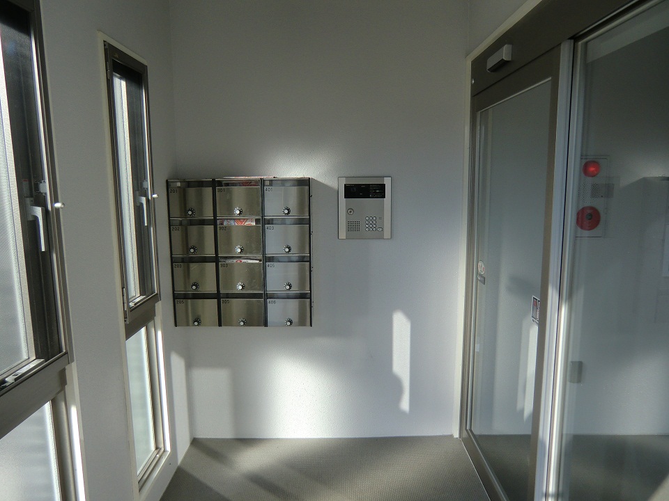 エントランス　オートロック機能付エントランス