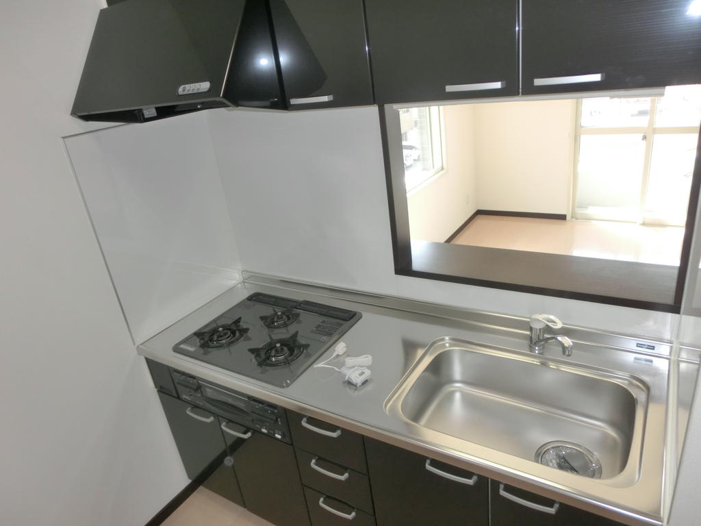 キッチン　カウンターキッチン（３口ガスコンロ付キッチン）