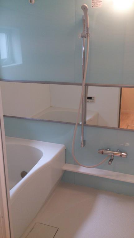 バス・シャワールーム　とてもキレイなユニットバスです。