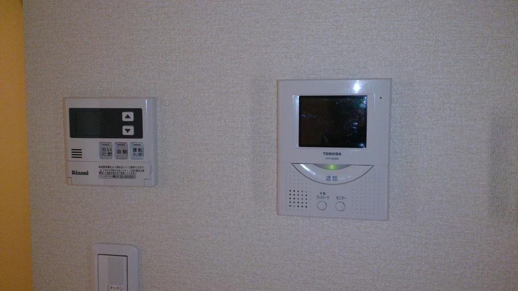 その他設備　追い焚き給湯器とTVドアホン