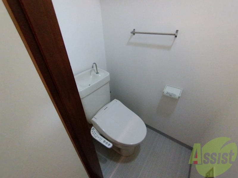 トイレ　ウォシュレット機能がついたトイレ。安心して使用できますね。