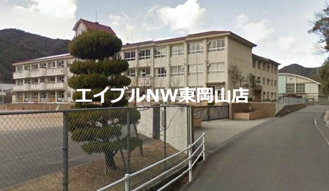 【ラフィーネＡＹＡ　Ａ棟の小学校】