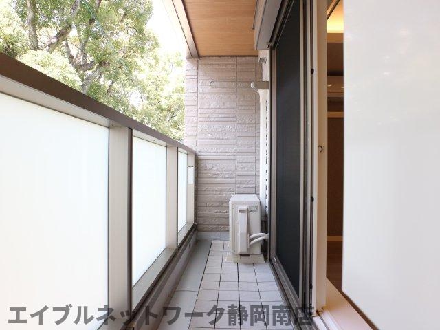 バルコニー　陽当たり良好なバルコニーです