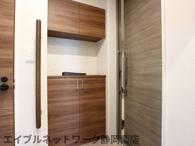 玄関　落ち着いた玄関です