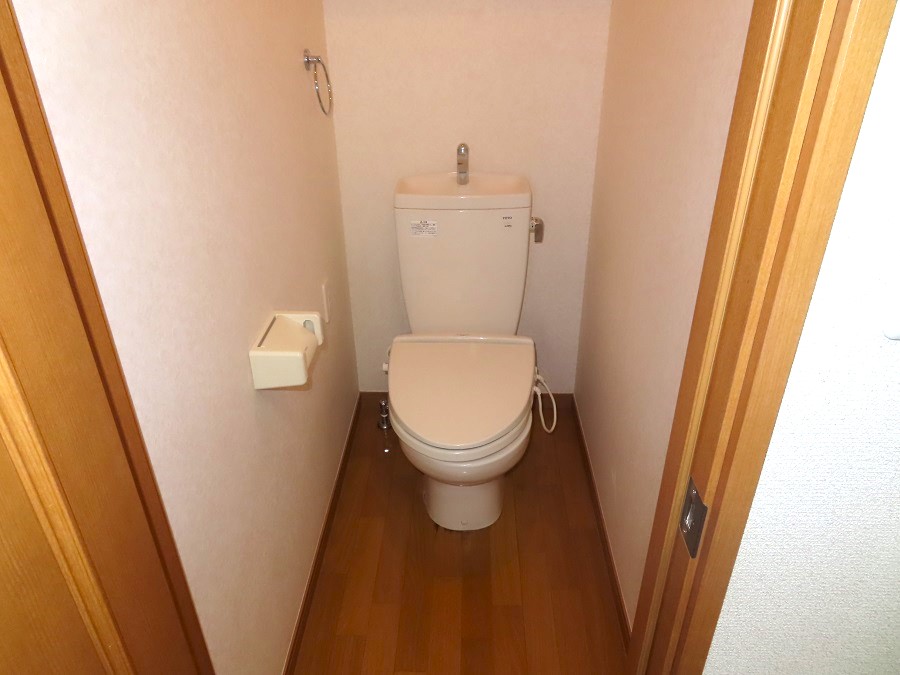 トイレ　同建物別のお部屋の写真となります。