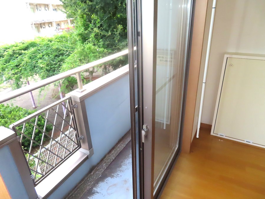 バルコニー　同建物別のお部屋の写真となります。