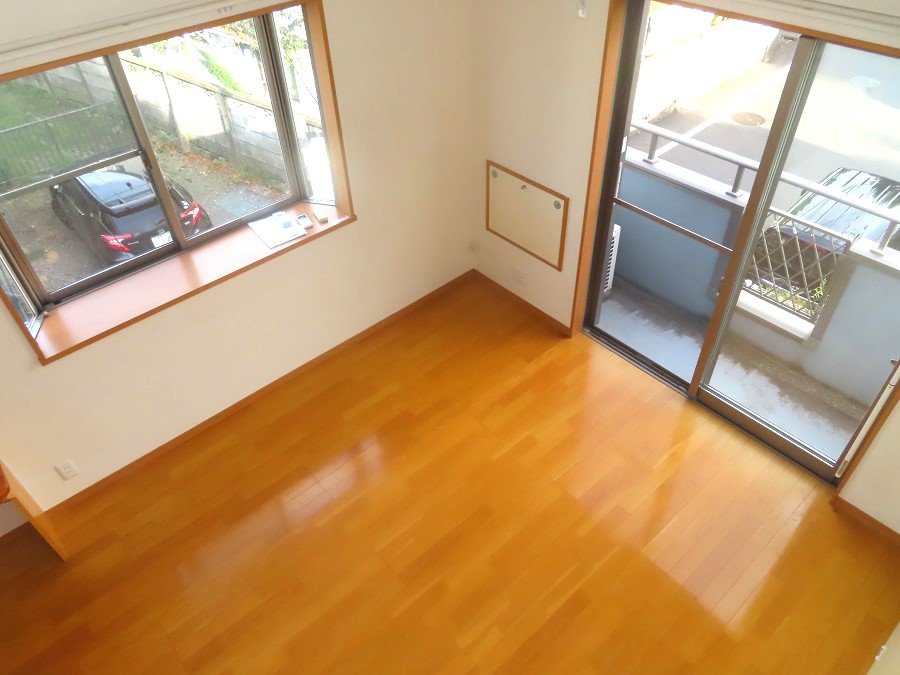 居室・リビング　同建物別のお部屋の写真となります。