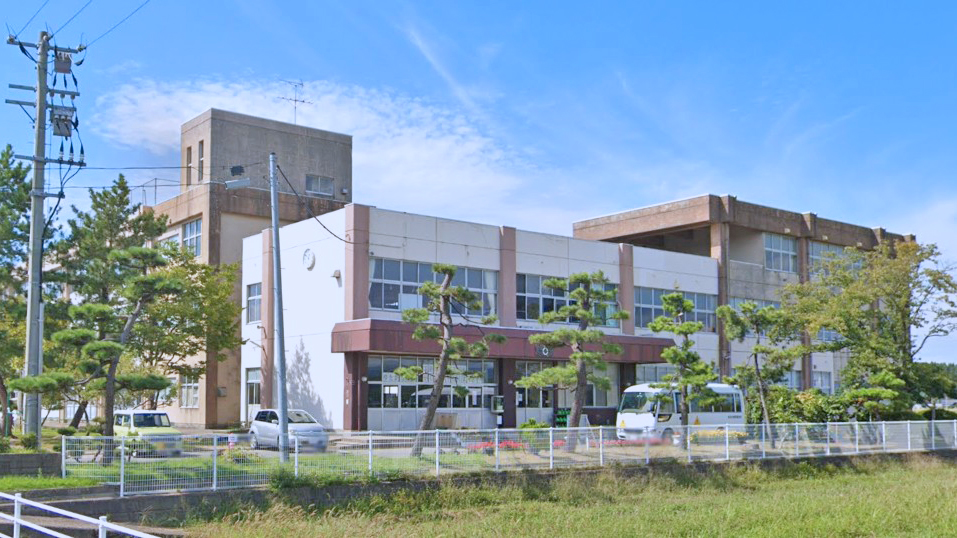 小学校　秋田市立下新城小学校（小学校）まで2241m