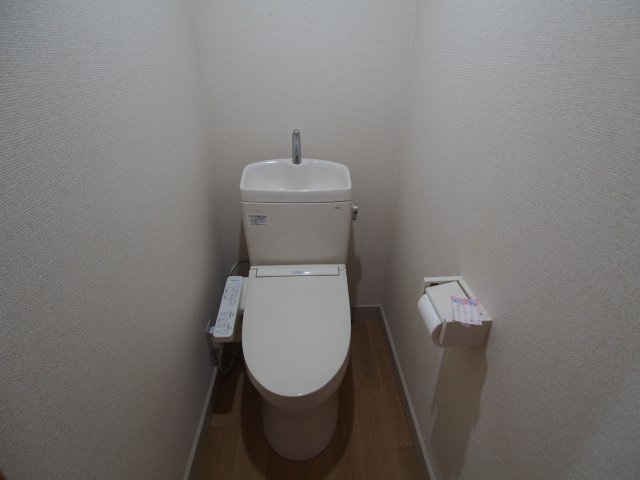 【川崎市多摩区長沢のマンションのトイレ】