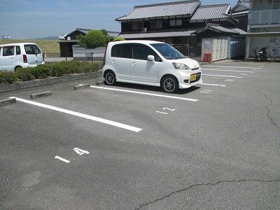 【レオパレスＫＡＳＡＧＩの駐車場】