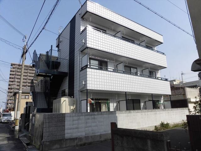 和歌山市松江北のマンションの建物外観