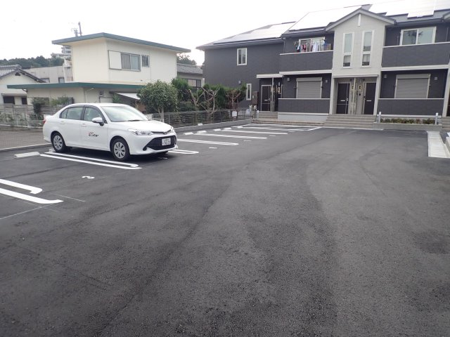 【アーク　クレールの駐車場】