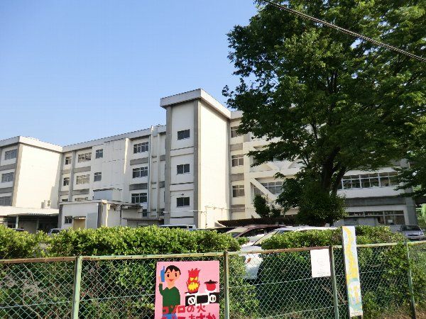 【春日井市月見町のアパートの小学校】