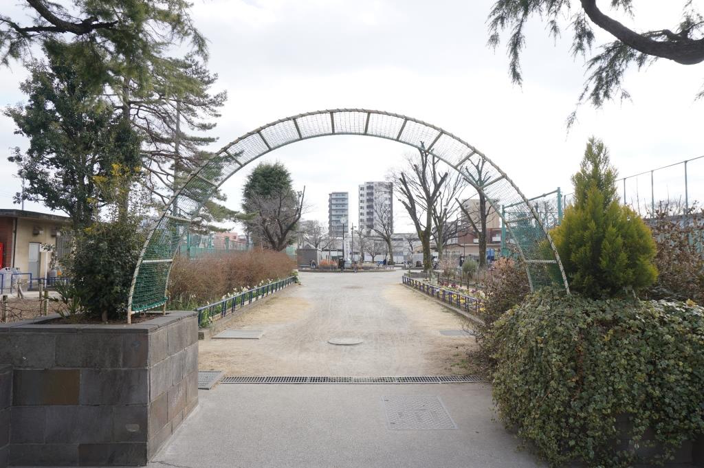 【リーヴェルポート四つ木アクシスの公園】