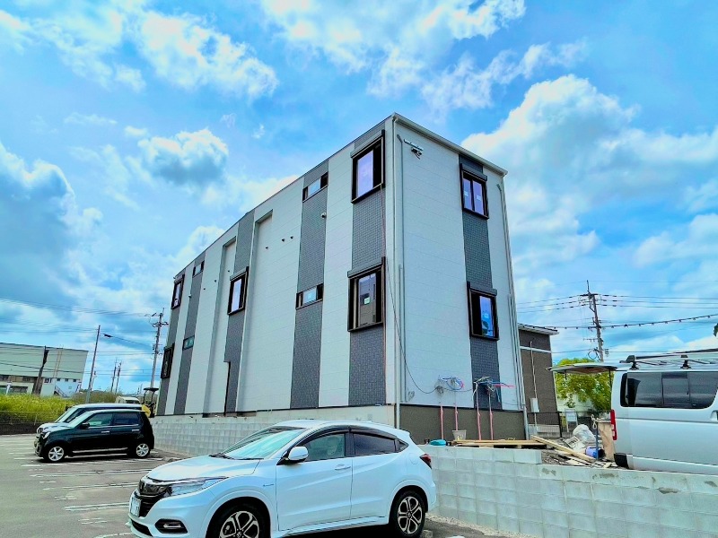 【飯塚市菰田西のアパートの駐車場】