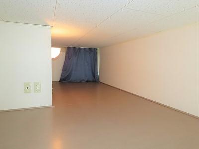 収納　ロフトにはカーテンや電気、コンセントもあります