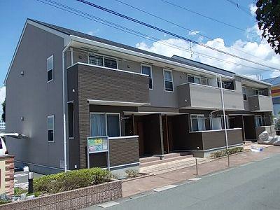 菊池市西寺のアパートの建物外観