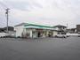 コンビニ　ファミリーマート（コンビニ）まで830m