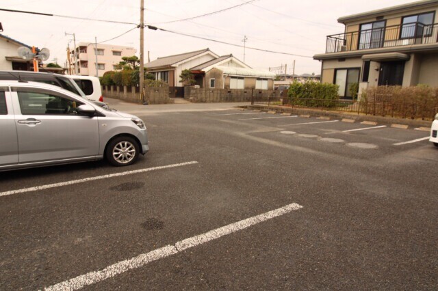 【モナリエアルファーの駐車場】