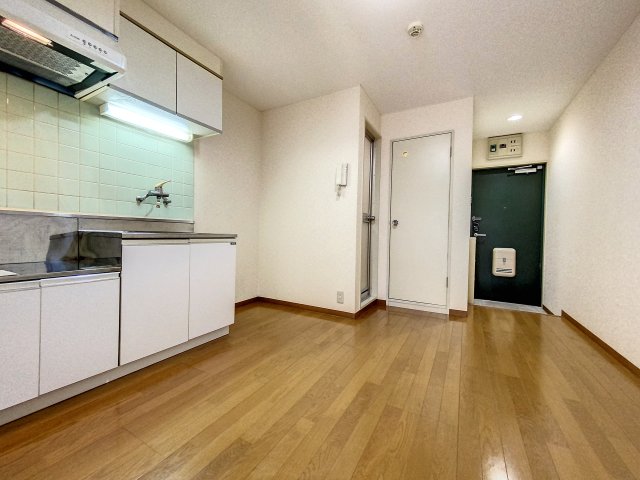 【グローバル秋田屋の玄関】